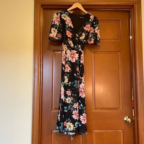 Yumi Kim Dresses & Skirts - YUMI Kim Wild rose black midnight love shirt sleeve dress